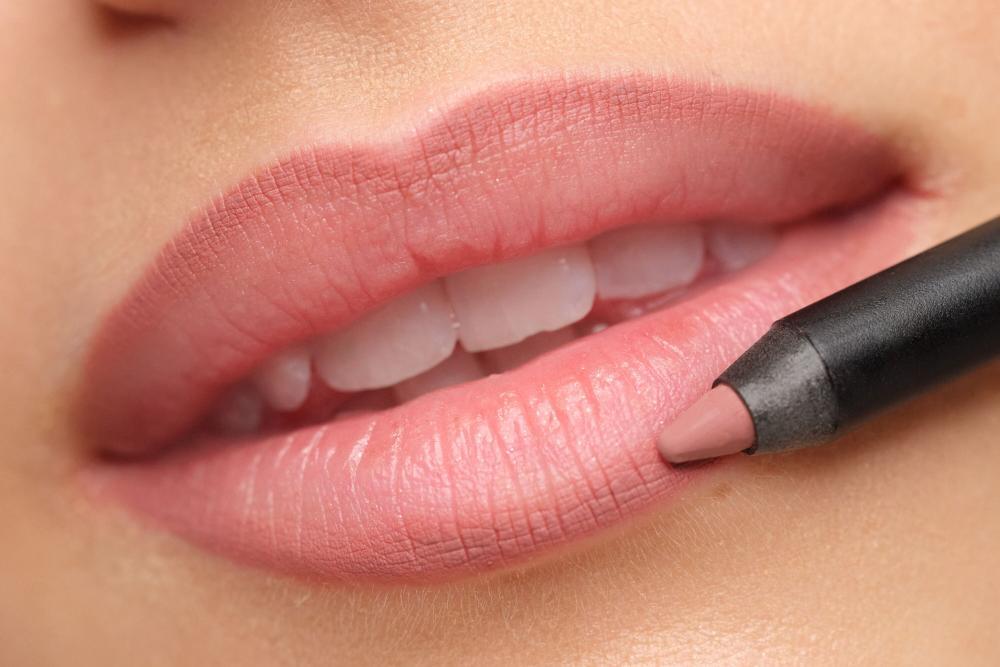 Lip Liner Application