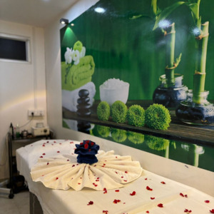 aura unisex salon