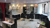 Glam-up unisex salon